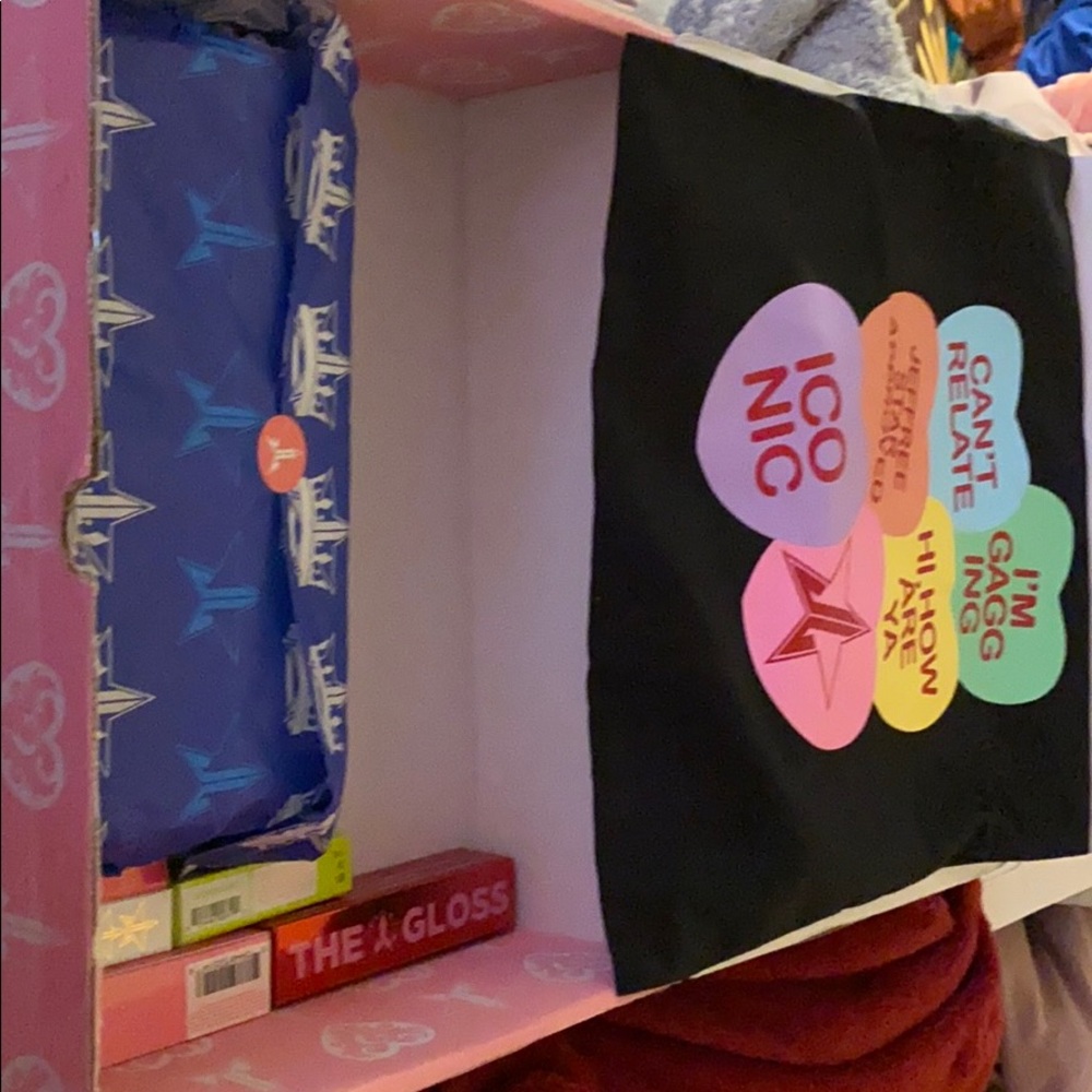 Supreme Valentine’s Day box Jeffree Star cosmetics